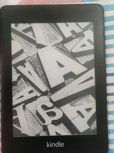 Kindle Paperwhite(8 GB)–6.8&#34;display(E-BOOK READER)