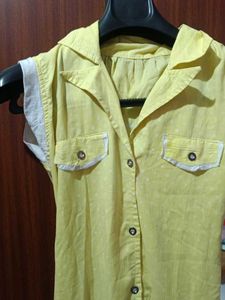 A Yellow Long Sleveless Top With 2 Pockets