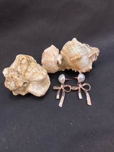 Bow Pearl Earrings