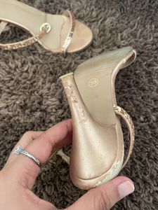 Curiozz Golden Heels - used