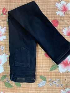 BLACK STRAIGHT FIT JEANS