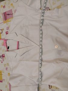 White Apron /Lab Coat With Collar And Pockets