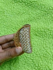stone and beads clutcher
