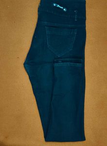 Stylish Black High-Waisted Jeans