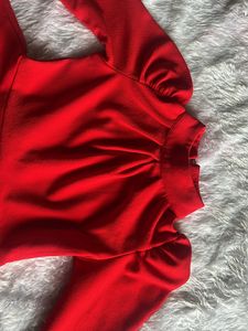 stunning  turtle neck red top