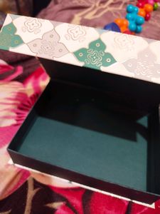 magnet box. 2 different colours