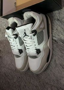 Air Jordan 4 Military