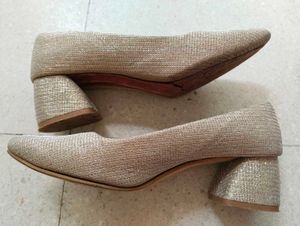 Elegant Gold Heels Good With Imperfection