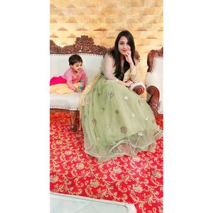 Elegant Green & Gold Embellished Pehenga