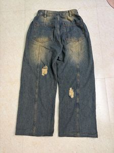 Distressed Wide Leg Jeans ( waist 28,30)