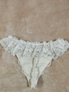 Thongs lace adventure