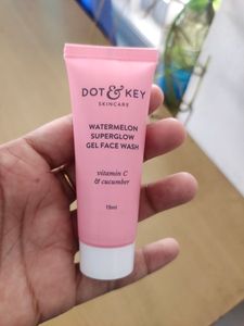 Dot & Key Facewash