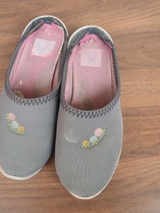 Embroidered Floral Comfort Slippers