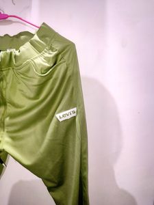Levis Pants💚