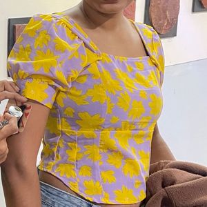 Floral print puff sleeved top