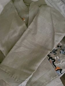 Unbranded Tunic!! Great Condition!!