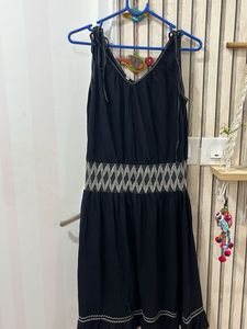 Black Sleeveless Dress