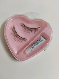 Combo Of Fake Eyelashes &amp; Plucker
