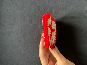 Crochet Red Star Earphone Holder,TaylorSwift Inspo