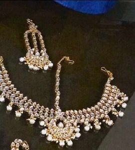 White Kundan bridal Mathapatti with Tikka