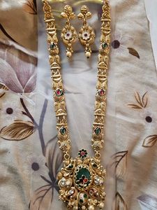 Elegant Gold-Toned Necklace