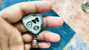 Set Of 2 Earrings And One Batch