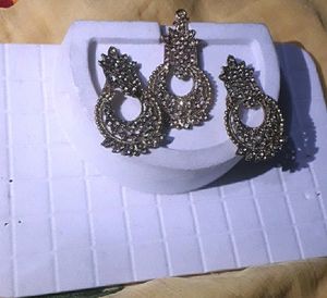 Beautiful Gold Polished Necklace