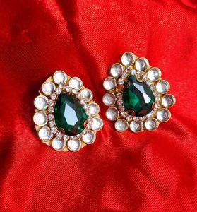 GREEN STONE NECKLACE WITH EARRINGS