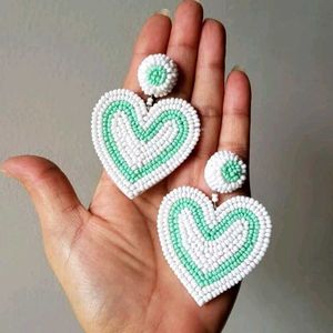 Beaded Heart Drop Earrings💚