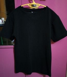 black t-shirt🫧