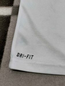 Nike Graphic Print Tee Orignal LESS USES