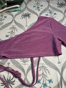 pink top