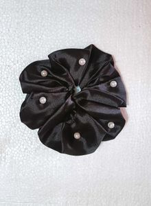 4 Black Scrunchies with Pearls
