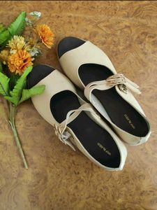 Cute Peep-Toe Beige Wedges