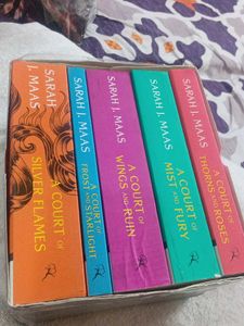 A Court of Thorns and Roses Set