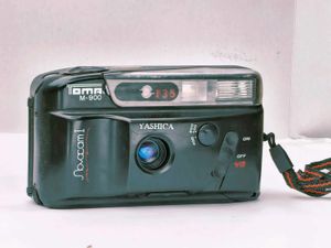 Yashica 35mm Film Camera with Flash 📸