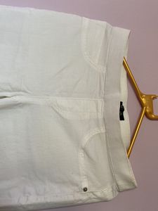 Women White Geggins Or Srechable Jeans