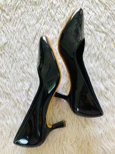 Black Heed Shoes (Women’s)