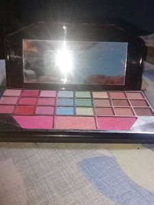 Hii Cutie A Eyeshadow Palette