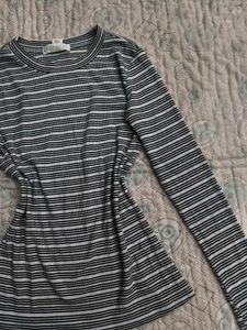 FOREVER 21  Striped Long Sleeve Top