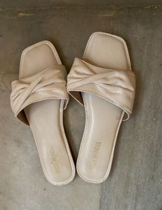 shoe & flat