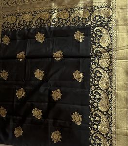 Elegant Black &amp; Gold Saree
