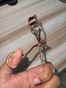 Rose Gold Eyelash Curler