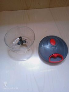 MINI HANDY VEGETABLE AND FRUIT CHOPPER
