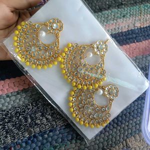 Earrings With Maagtika