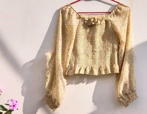 beautiful yellow top 💛🌼