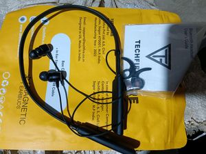 Earphone Bluetooth