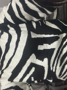 Zebra Print Pullover Sweater   M