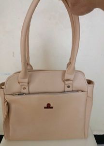 Elegant 👜 with 4 compartments n Spacious