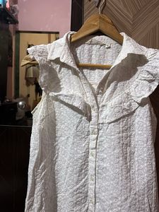 Cute Ruffled Sleeveless Top